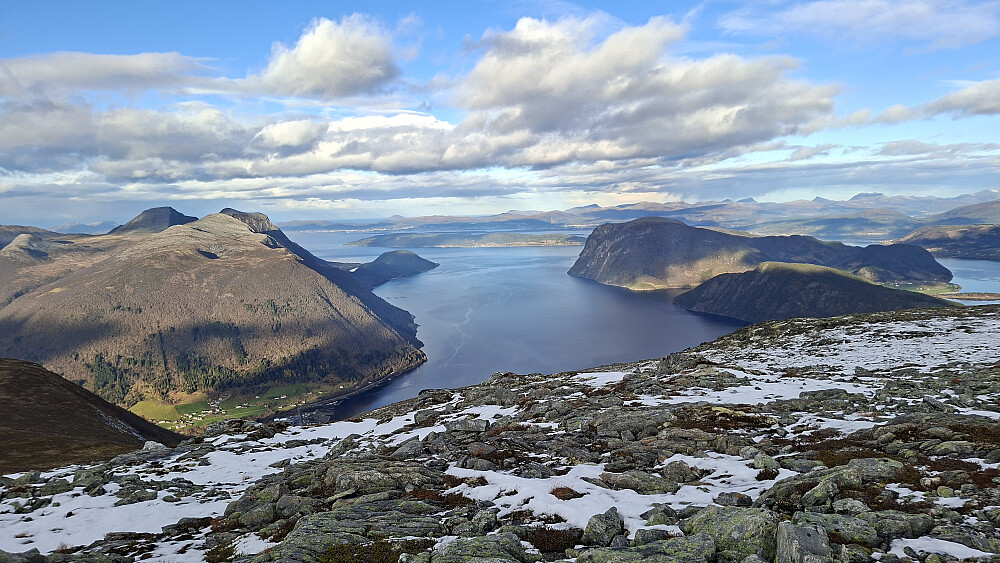 Mot Romsdalsfjorden og Molde fra Skarven