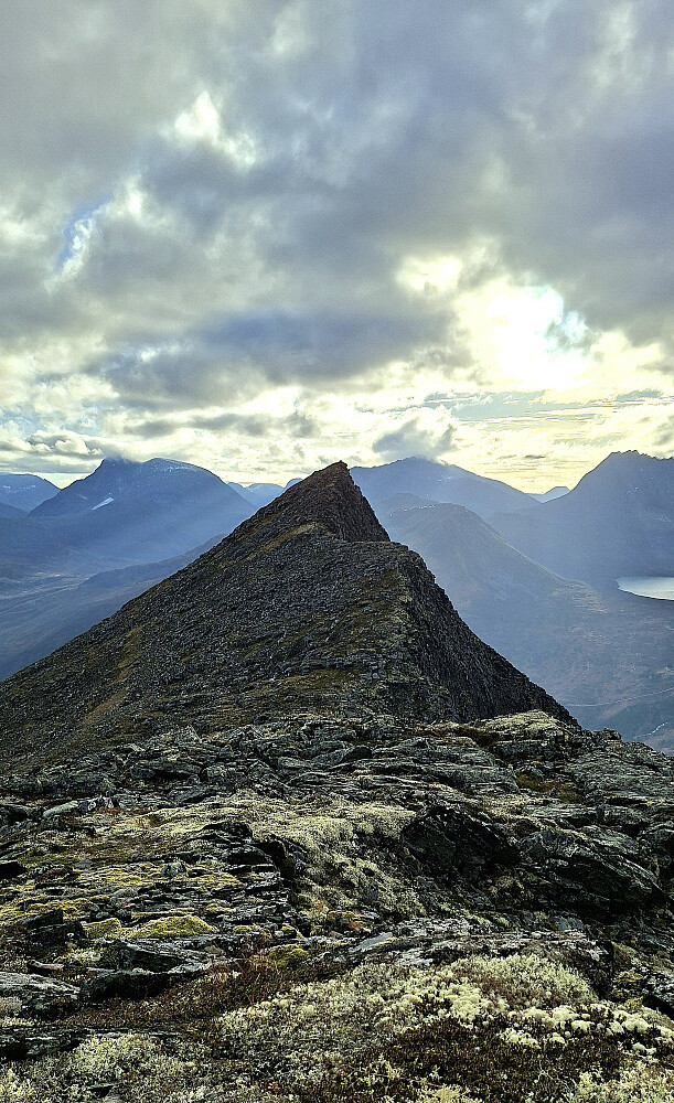 Høgste toppen sett fra midttoppen