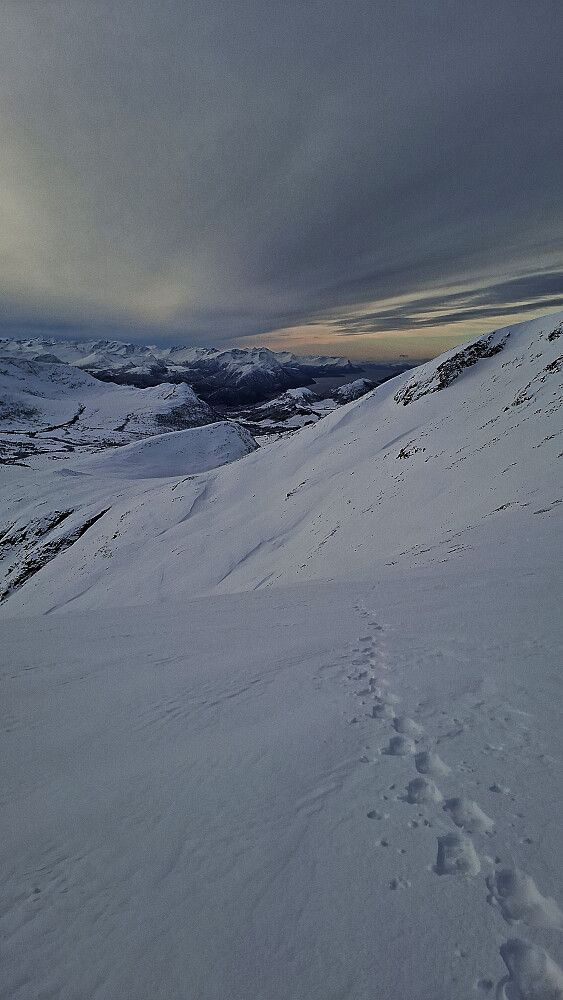 Utsikt vestover på vei opp fra Jutevassbotnen