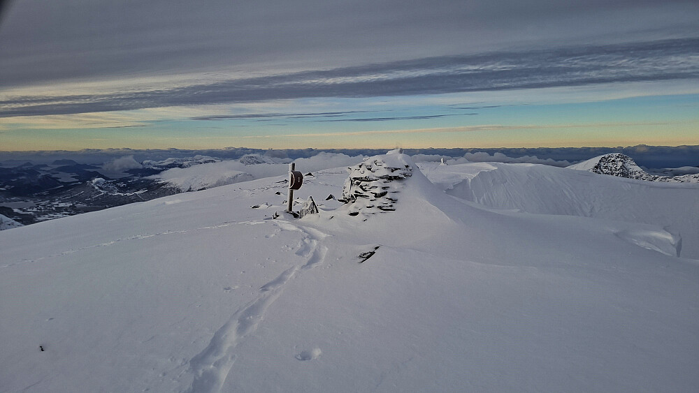På toppen av Sprovstinden