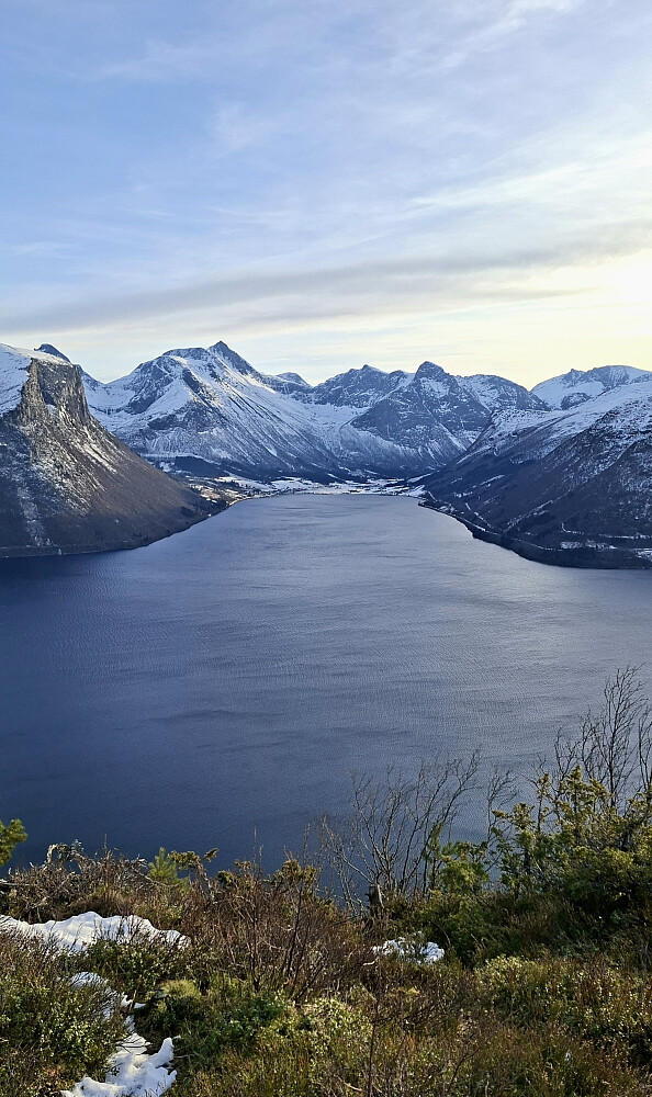 Fra toppen av Veten mot Innfjorden