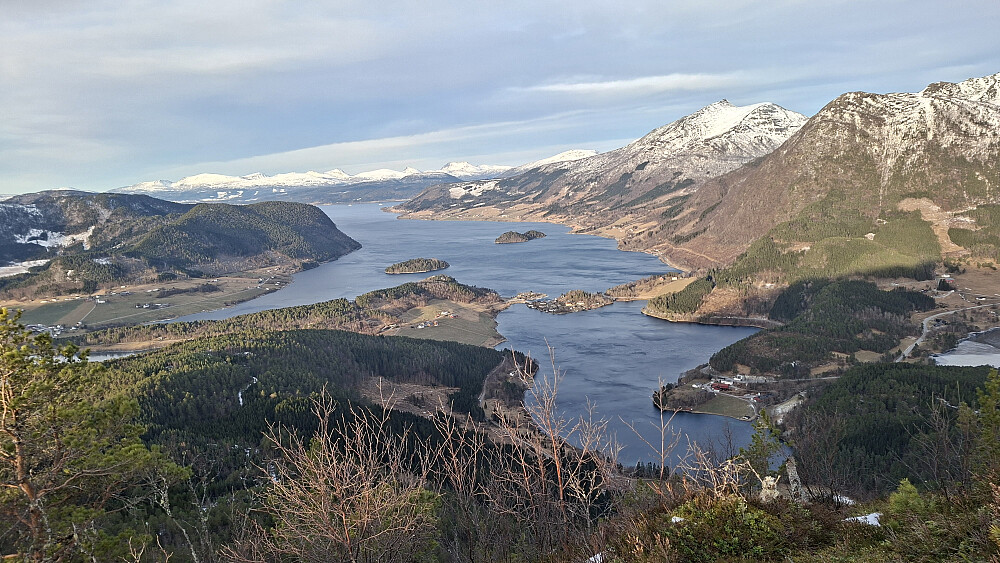 Fra toppen av Veten mot Rødvenfjoren