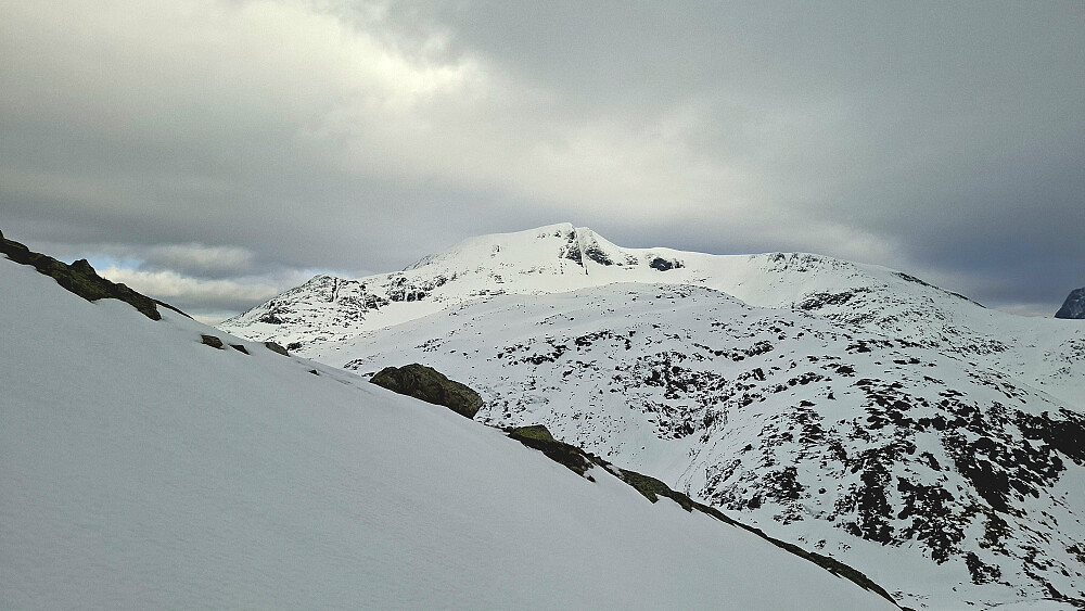 Mot Sunndalsnipa fra Hattemakaren