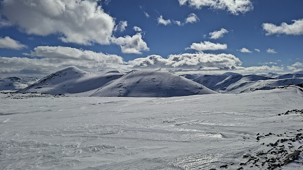 Mot Storfjellet 1711 fra 1594 toppen