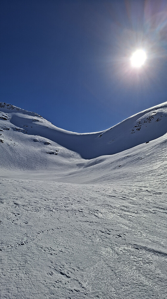Mot skaret mellom NV toppene - bratt siste partiet