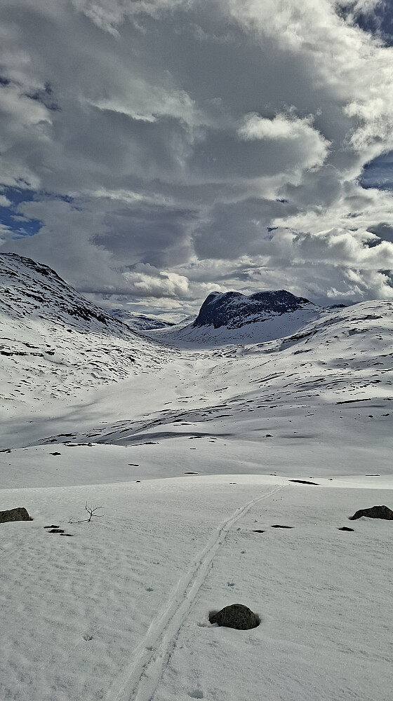 Mot Langvatnet og Vermetinden