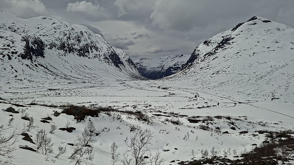 Mot Slettvikane fra oppstigningen mot Skarfjellenden