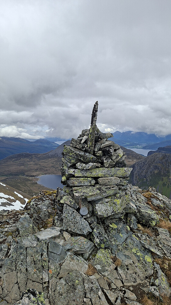På toppen av Trollvasstinden 
