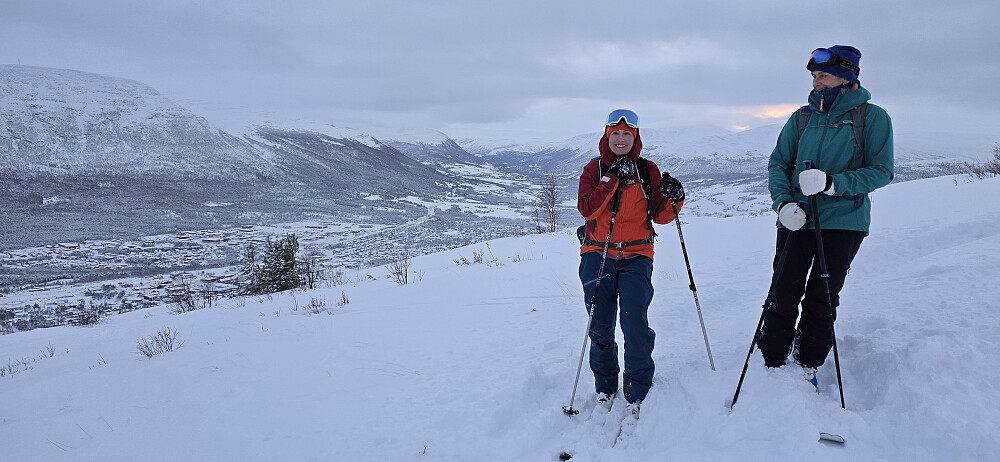 Sesongdebut for Rakel & Monica i dyp nysnø :)