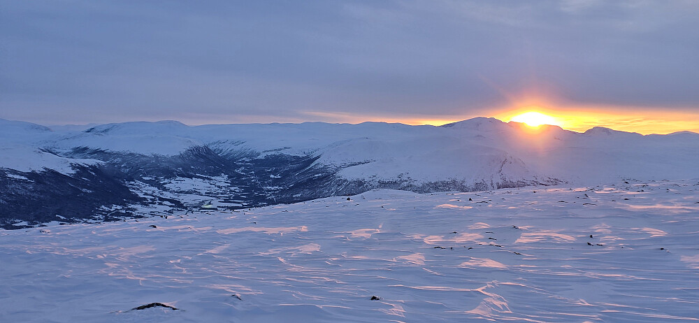 Solnedgang vest for Snøhetta
