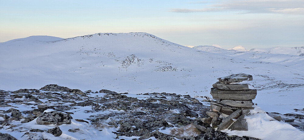 På Indre Grynningshøa med Nonshøa i bakgrunnen