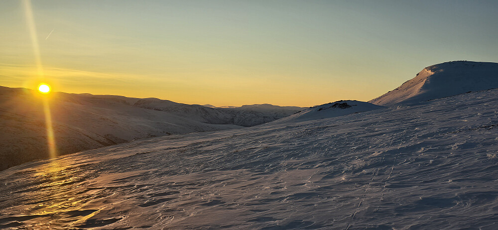 Solnedgang - Vinndalskamben til høyre
