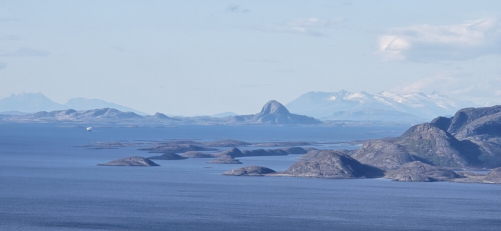 Vega, Torghatten og De syv søstre