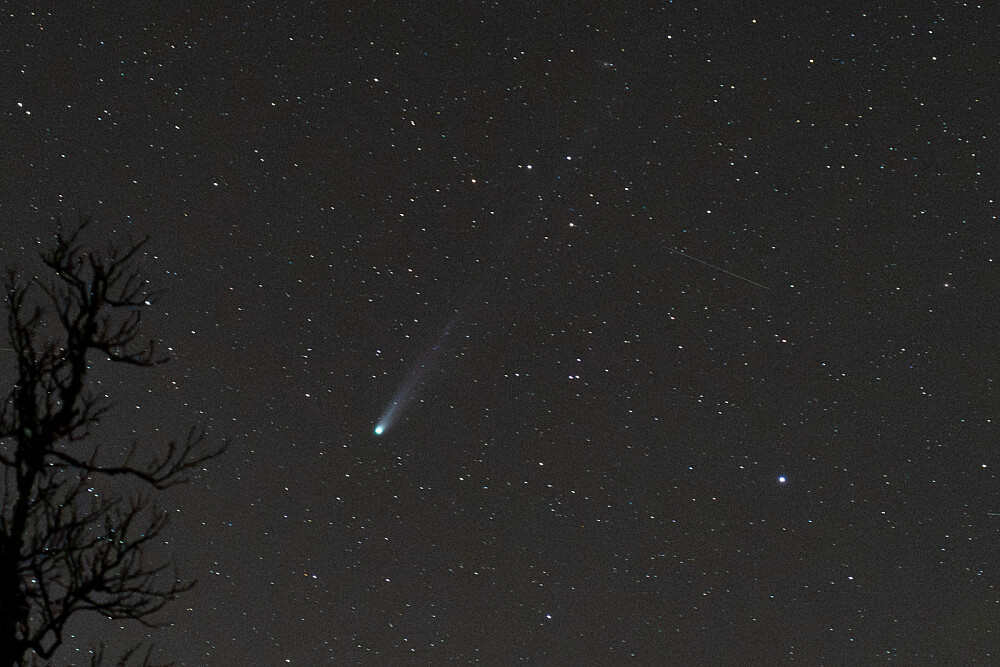 Comet C/2025 A6 (Lemmon) sett 5 meter fra ytterdøra. Oktober 