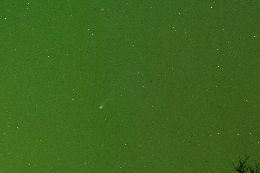 Samme komet noen dager senere, men nå nesten vasket ut av nordlyset. Første gangen jeg har blitt skuffet over at det har vært nordlys. Oktober