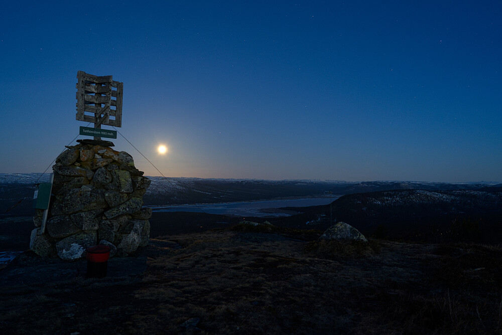 Tunhovdåsen med Pålsbufjorden
