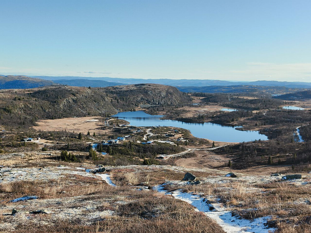 Mot Haugsjøfjellet (som jeg gikk etterpå) og Haugsjøen. 