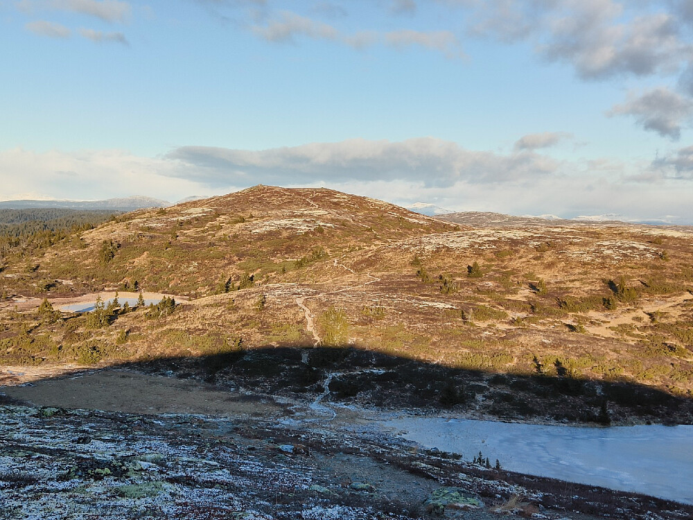 Fjellenden i lav novembersol.