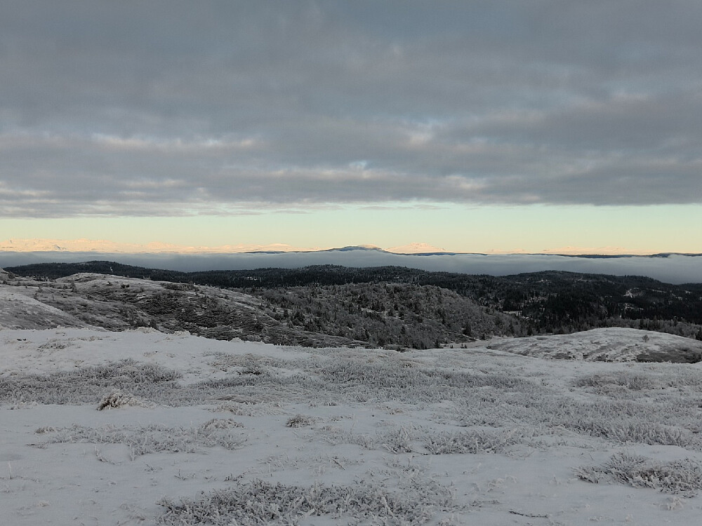 Skinnende hvitt i horisonten.