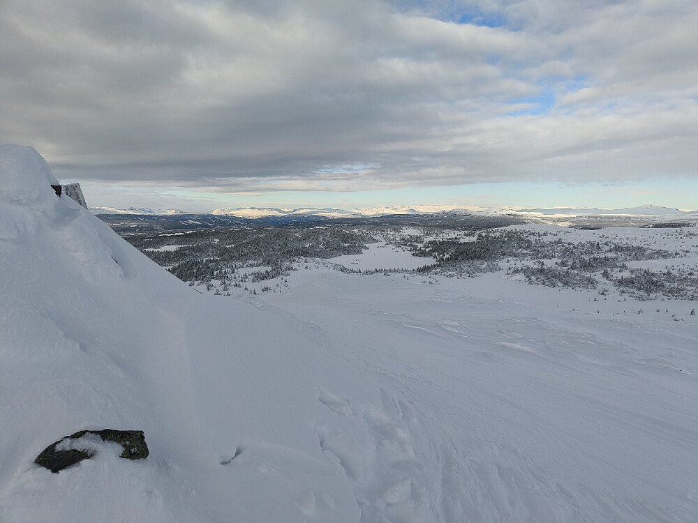 Så ikke så verst ut innover i Jotunheimen i dag. (Jeg skimtet også det jeg tror er Rondane fra toppen i dag, utenfor bildet.)