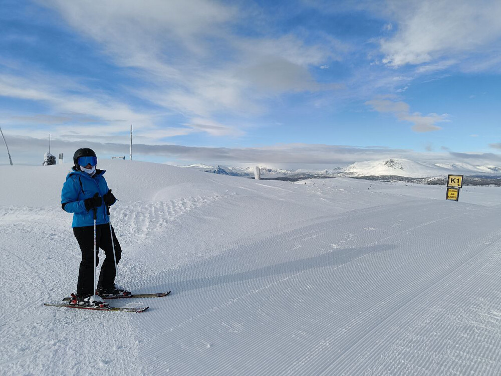 Bedre vær enn vi hadde forventet i dag! Tine i leid alpinutstyr.