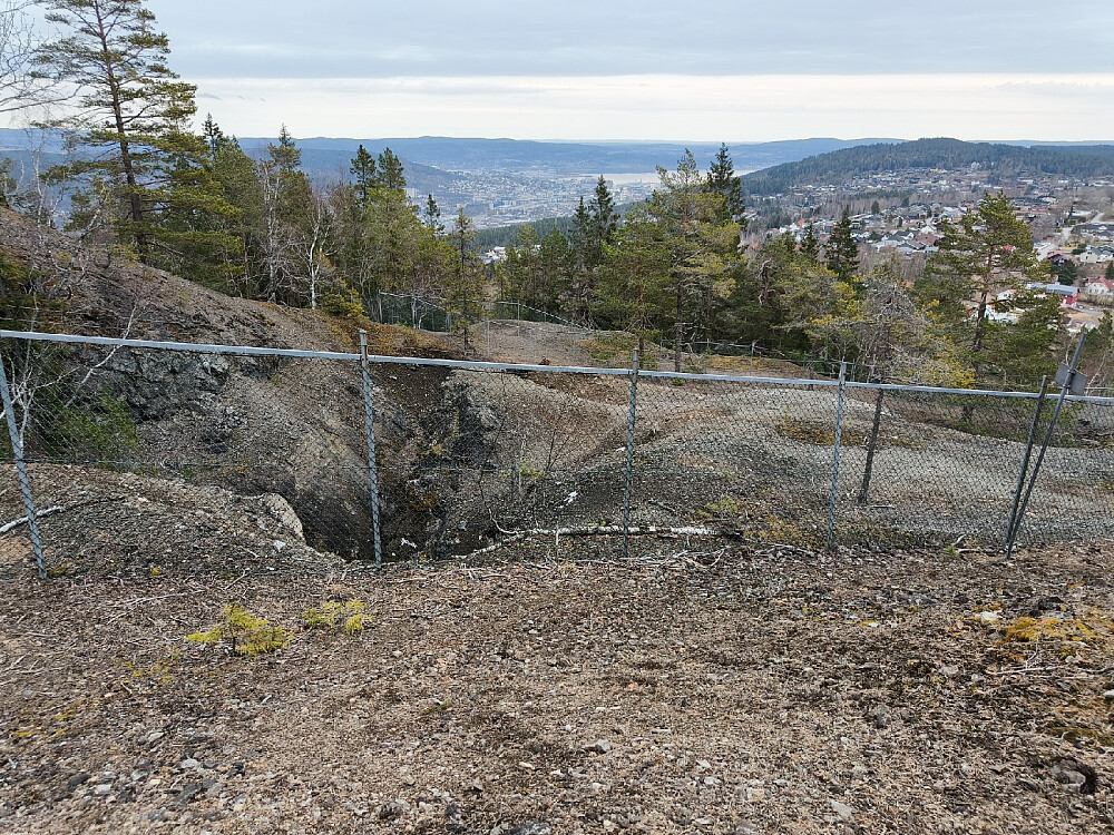 Gruvene var godt gjerdet inn.