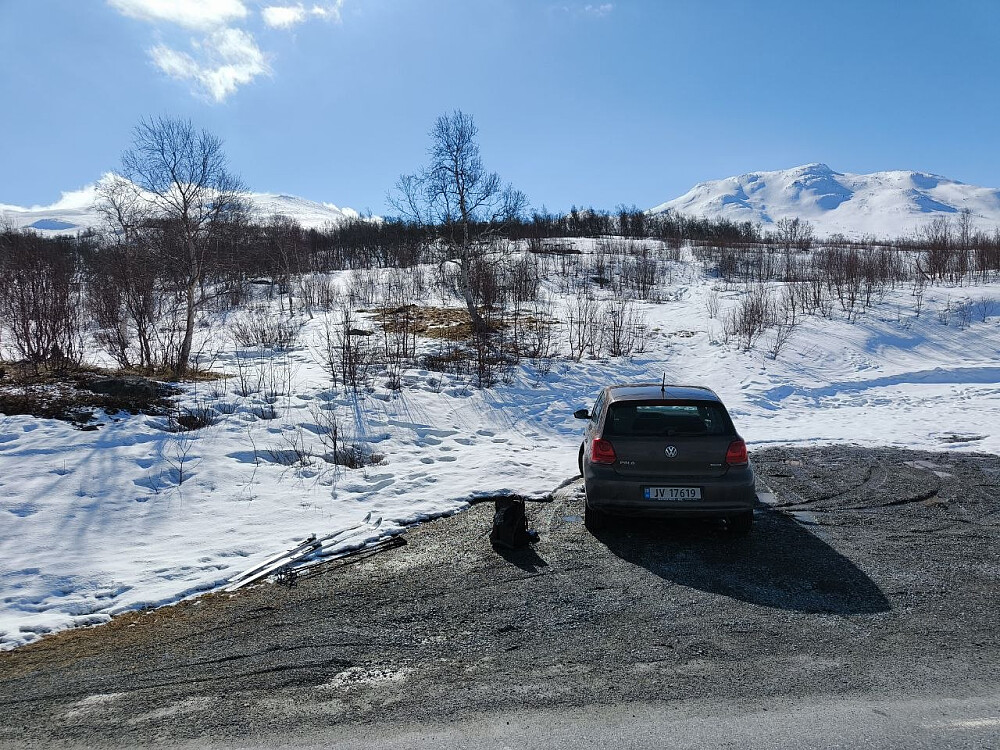 Klar for start, med Brurskardknappen bak til høyre. Heimdalshøe kan anes bak til venstre i bildet.