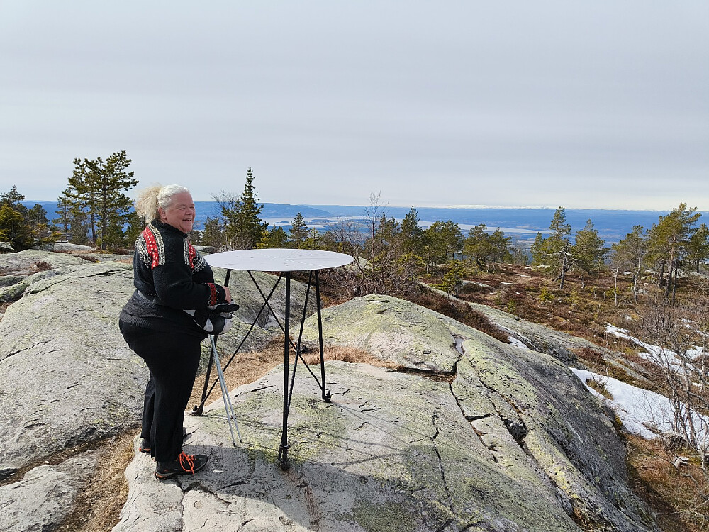 Sikteskive. Lett å identifisere Gausta i det fjerne.