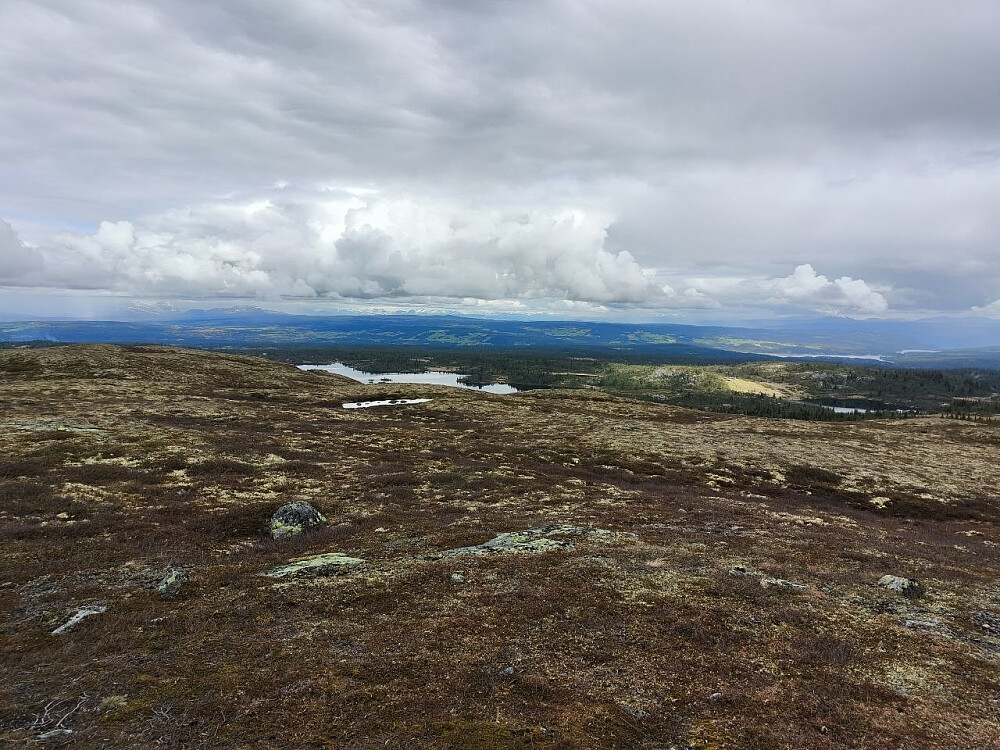 Ustabilt vær, mot Tisleidalen og heimen. Fra toppen av Haugsetfjellet.