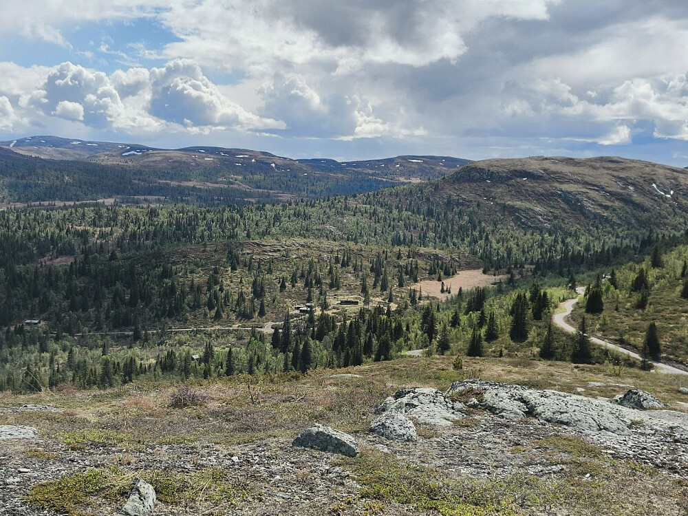 Fra toppen av Bufarknatten; mot Miljomhaugen.