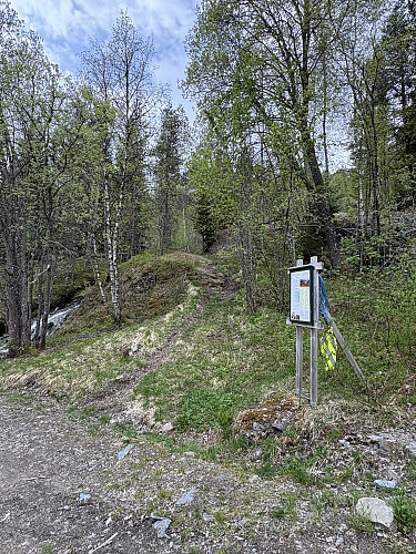 Turskilt ved stistart på Oppheim