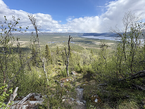 Utsikt sørøstover Tunhovdsjøen fra stien opp mot Synstegardnatten