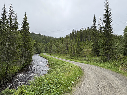 Det er flott vei å sykle på helt opp til Sandavollen