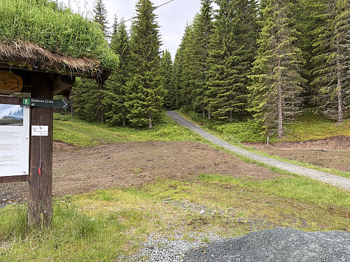 Starten på turveien ved p-plassen