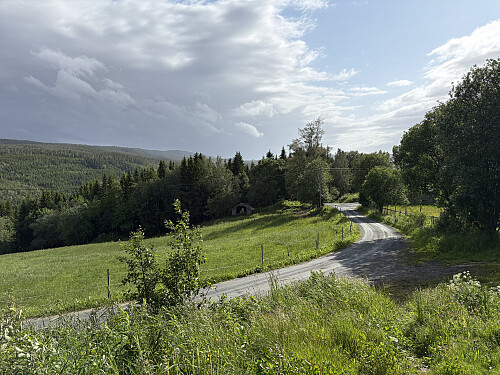 På vei opp stien fra Ersås