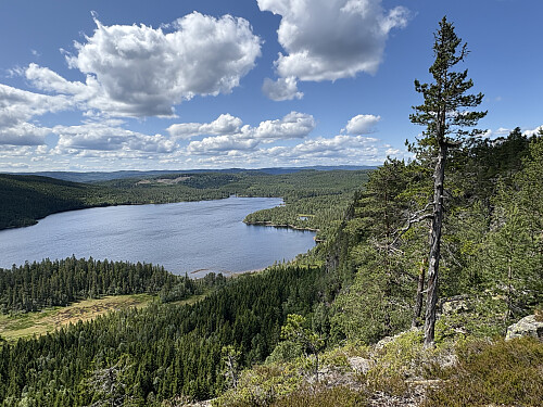 Utsikt over Raudberen fra utsiktspunktet sør for toppen