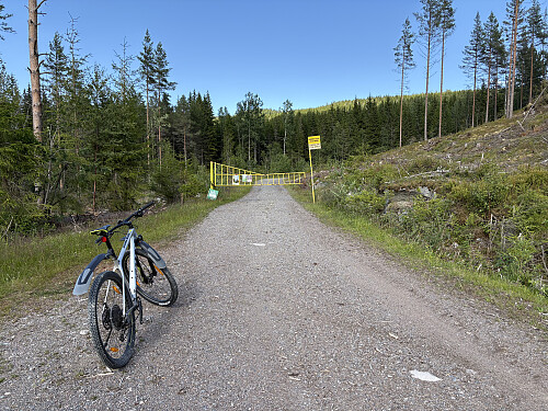 Klar for sykkeletappe fra parkeringen ved bommen