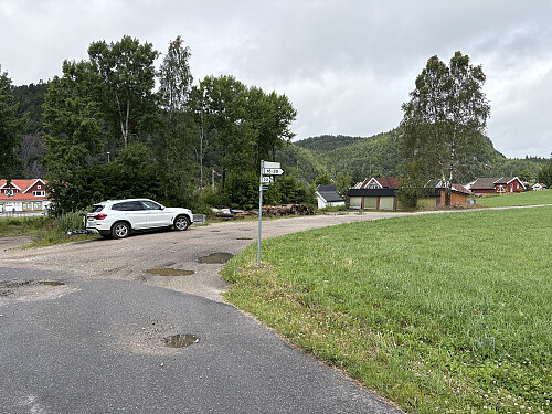 Gode muligheter for parkering nede ved boligfeltet