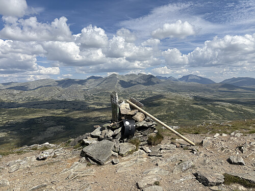 Fin utsikt mot Rondane fra toppen