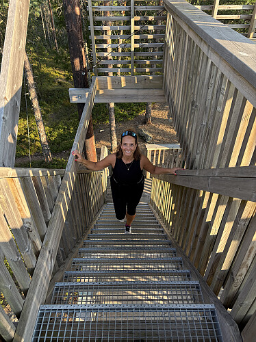 Cecilie på vei opp i utsiktstårnet