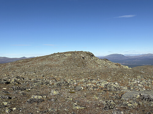 Oskampen sett fra ryggen sør for toppen