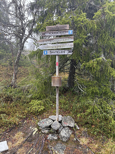 Koto er skiltet like nedenfor toppkollen