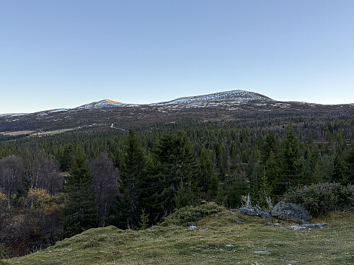 Nordre Silikampen (til høyre) sett fra Skjedalen
