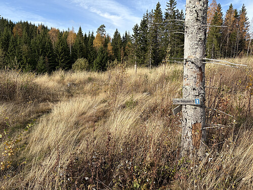Turskilt oppe på åsryggen