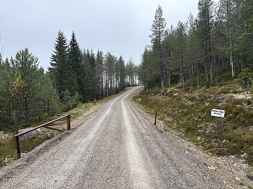Jeg syntes det var greiest å parkere på utsiden av bommen 