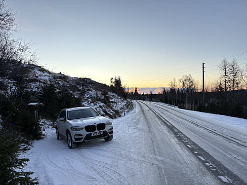 Nylsetra p-lomme. Herfra går det merket sti opp til Nylsfjellet