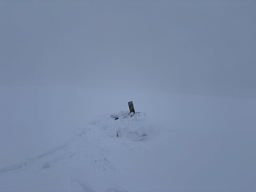 Varde på toppunktet lengst vest på Veslfjell