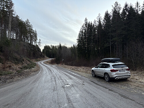 Ved den store p-plassen i Høydalen