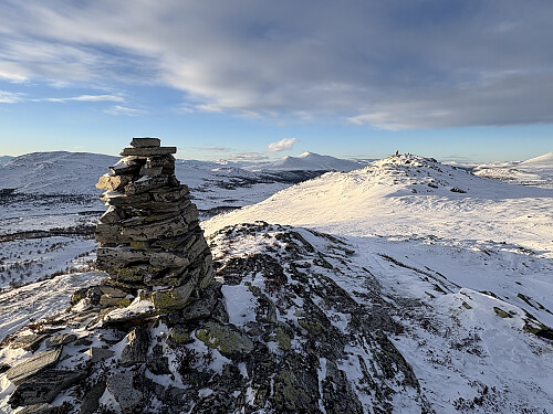 Haukberget har to topper hvorav den bakerste i bildet er høyest