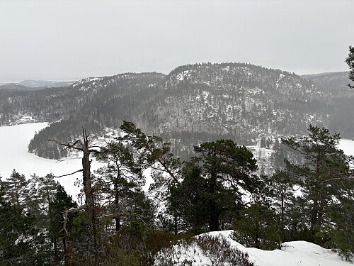 Utsikt ned til Vasstøvannet med Hisåsen rett i mot.